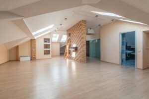 Zolder na een renovatie met badkamer
